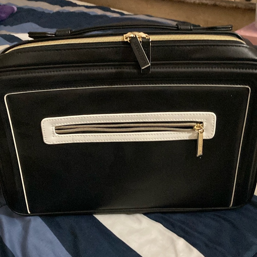 Handy satchel/suitcase style bag…great for cosmetics on the go